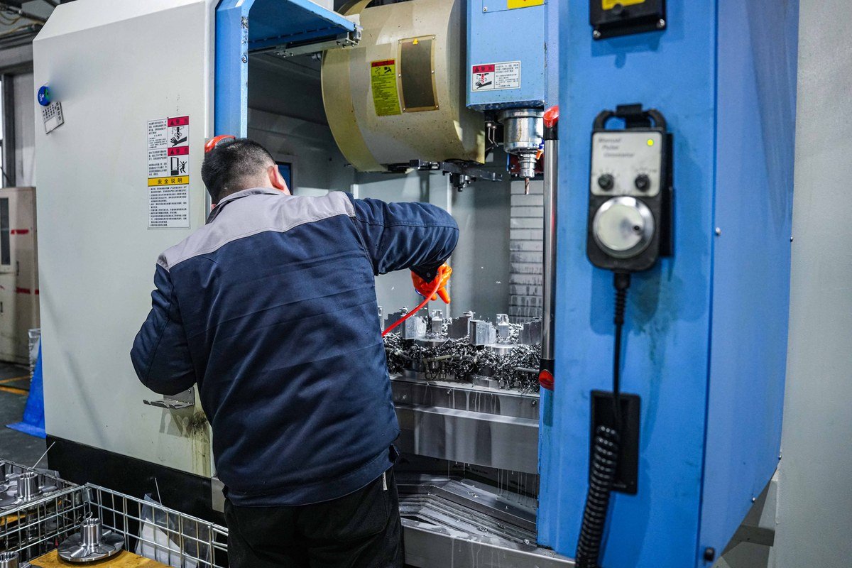 How to Choose a Cheap Wheel Bearing Version Without Losing Safety 7 Gloved hands inspecting the seal and encoder ring of a wheel hub bearing under a workshop lamp